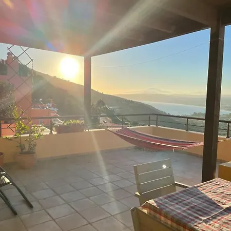Plum Tree With Panoramic Views דירה